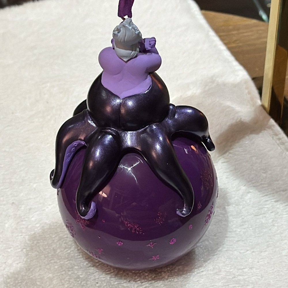 DISNEY Store, RARE Ursula Purple Glass Ball Sketchbook Ornament, PRISTINE - Picture 9 of 17